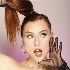 Linda Natt's Instagram, Twitter & Facebook