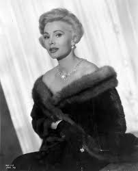 Hollywood star zsa zsa gabor has been laid to rest in a ceremony in her native hungary. Zsa Zsa Gaboræœ€å…·æ ‡å¿—æ€§çš„å¤–è§‚