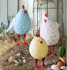 Pappmaché nach dem trocknen ablösen. Bunte Huhner Aus Pappmache Landkind