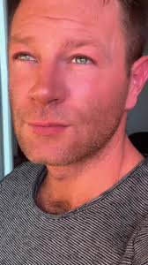 wow, a beautiful song 😌🌹