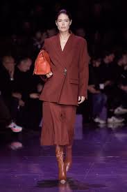 2018 New York Fashion Week Milan Fashion Week 2018 A Close Up Look At The New Fall Winter 2020 Collection On The Runway At Milan Fashion Week Bossfw20 Mfw Mila In 2020 Fashion New York Fashion Week 2018 Fashion Show