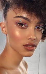 24 Fall Makeup Trends Shockingly Wearable Makeup Looks For Fall In 2020 Fall Makeup Trend Makeup Trends Dewy Makeup