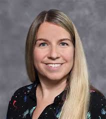 Amanda Dowling's Instagram, Twitter & Facebook