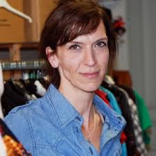 Skyltningar som hejdar åskådaren i steget