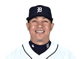 Efren Navarro's Instagram, Twitter & Facebook