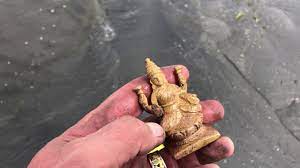 Salt water makes non pulse induction detectors have a difficult time. Things You Find On Our Beaches Metal Detecting Youtube