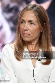 Michelle Oakley's Instagram, Twitter & Facebook