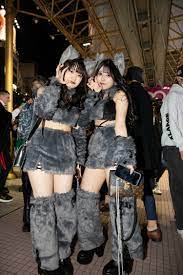 4ページ目)「お姉さん、おっぱいもませて」「ウェーイ！ギューしよう」渋谷ハロウィーンで例年以上に横行する悪質ナンパに痴漢、路上飲酒、マナー違反…「面白いっつーか普通に怖い」  | 文春オンライン