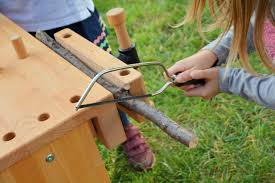 Als heimwerker kann man ohne großen aufwand eine werkbank selber bauen. Die Nic Werkbank Werken Mit Kindern Wir Bauen Uns Ein Floss Aus Holz