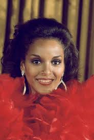 Jayne Kennedy as Monique Lawrence