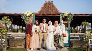 Foto pose akad nikah keren kekinian dr ella & oki fotografer wedding ch arief photography make up video kali ini cerita tentang protokol kesehatan pada proses akad nikah di masa sekarang ini halo guys, kali ini gue posting video bts gua pas lagi akad nikahnya jamila dan usep pada tanggal. Viral Tips Pesta Pernikahan Dengan Biaya Kurang Dari Rp25 Juta Lifestyle Liputan6 Com