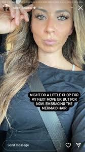 Mermaids are literally WET but that is the DRIEST hair I have ever seen.  Just saying. : r/SarahBowmar