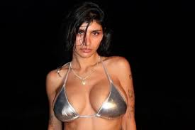 Mia Khalifas husband shares intimate video of the couple in celebration of  the former porn actresss birthday | Marca