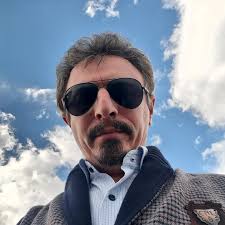 قدرت مانند کشیدن یک کمان است، ضربه حساب شده مانند پرتاب یک تیر . قدرت کسی  که می داند چگونه دیگران را به جنگ وادار کند، قدرت مردی است که سنگی گرد