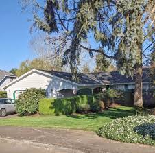 Ranch style homes never go out of style, with their majestic beauty, their style is timeless and always on trend. Closed Spacious Kahneeta Ranch Living Room Realty