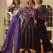 Ia sejenak berdiri dan melepas gaun dasternya, kini aku. Gaya Vintaj 70 Gambar Apa Gaya Vintaj Dalam Pakaian Menetapkan Wanita Dan Perempuan