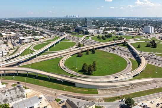 Metairie Lakefront Neighborhood Guide | Living in Metairie Lakefront - Homes.com