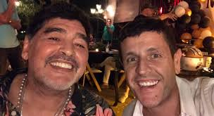 Maradona, il ricordo nel giorno del compleanno: “D10S La noche de Diego”