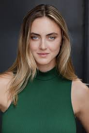 Stella Everett's Instagram, Twitter & Facebook