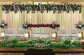 Anda bisa mencari produk ini di toko online yang mungkin jual pelaminan pengantin. Set Kursi Pelaminan Putih Modern Harga Jual Murah Terbaru Furniture Jepara Mebel Jepara Kursi Terbaru Mewah Elegan Bagus Duco Pengantin Wijaya Jati Mebel