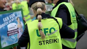 Der ausstand trifft alle großen deutschen flughäfen mitten in der urlaubszeit. Urteil Gefallen Flugbegleiter Streik Bei Lufthansa Kann Stattfinden Stern De