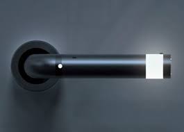 Glowing Led Door Handle Guides You To The Door At Night Poignee De Porte Design Eclairage Interieur Lumiere Led