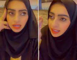 في أول ظهور له بعد إعلان طليقته الناشطة السعودية المعروفة أميرة الناصر خلع الحجاب، بكى السعودي مشعل الخالدي بسبب تصرفها وإعلانها طلاقهما . Ø£Ù…ÙŠØ±Ø© Ø§Ù„Ù†Ø§ØµØ± ØªÙØ§ØµÙŠÙ„ Ø§Ù„Ø­Ø§Ø¯Ø« Ø§Ù„Ù…Ø±ÙˆØ¹ Ù„Ù…Ø´Ù‡ÙˆØ±Ø© Ø§Ù„Ø³Ù†Ø§Ø¨ Ø¹Ù„Ù‰ Ø§Ù„Ù‡ÙˆØ§Ø¡
