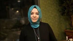 Hilal kaplan, anadolu lisesinden mezun olduktan sonra burslu olarak girdiği bilgi üniversitesi'nde psikoloji okudu. Lydy5ba9xqiawm