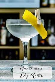 Dry Martini Cocktail Gin Oder Vodka Olive Oder Zitrone Rezept Martini Rezept Martini Gin