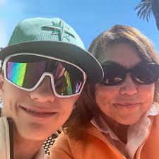 Opinion: Bari Weiss, CBS News editor-in-chief, yanked a "60 Minutes" story  critical of Trump administration. Is it "corporate censorship"? Sure looks  that way. 🔗 bit.ly/4juxDaN