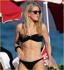 Bikini-Clad Ellie Goulding Puts Her Abs on Display at the Beach: Photo  4408471 | Bikini, Ellie Goulding Photos | Just Jared: Entertainment News