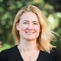 Dora Papp's Instagram, Twitter & Facebook