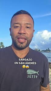 Sentados en la playa tomando unas cervezas los dos Juntos piensalo #is...