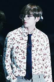 It's no wonder fans are absolutely raving about his variety photoshoot, smile or no smile. 10 Times Bts S V Became The Literal Embodiment Of Spring In Floral Prints Koreaboo
