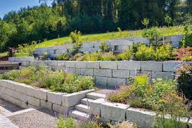 Hier sind natürliche modellierungen vorhanden, die im ebenen gelände eine aufwändige gartengestaltung erfordern. Dergartenbau Artikel