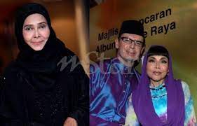 With a famous film actress as her mother (siput sarawak) and an equally successful film producer father (roomai noor), show business is in her blood. Anita Sarawak Mahukan Kehidupan Seperti Orang Biasa Noorkumalasari Hiburan Mstar