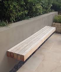 Schwimmende Bank Verputzte Wand Michellebrandon C At The Moment The Small Front Garden Looks Bare And Uncl In 2020 Garden Seating Backyard Landscaping Backyard