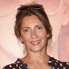 Les scènes de ménages, de lundi à samedi à 20h05, sur m6 !, sur le plateau m6. Scenes De Menages Valerie Karsenti Liliane Prete A Quitter La Serie Valerie Karsenti Scene De Menage Actrice