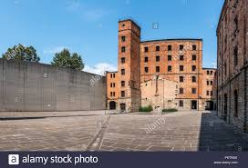 Nel lager c'era un forno crematorio, di concezione rudimentale, appositamente realizzato in luogo dell'essiccatoio che veniva utilizzato per bruciare i cadaveri. Trieste History Stockfotos Und Bilder Kaufen Alamy