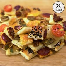 Blatterteig Happchen I Mealclub Blatterteig Happchen Mealclub In 2020 Fingerfood Rezepte Fingerfood Partyrezepte Fingerfood
