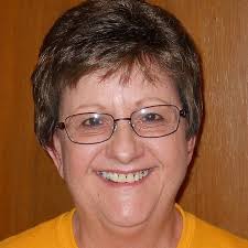 Are there local jewelry makers in Searcy who can create a necklace and  earrings from 40 caliber casings?