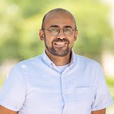 Andre Tavares's Instagram, Twitter & Facebook