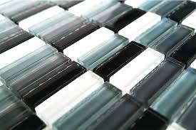 Es gibt zahllose möglichkeiten, einen zeitlosen stil im badezimmer, der küche oder den wohnbereichen zu realisieren. Glasmosaik Fliesen Schwarz Weiss Grau Mix G035 Mosaic Outlet