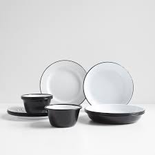 Black And White Plates Set Falcon Black Enamelware Plates Set Of 4 In 2020 Falcon Enamelware Enamelware Dinnerware