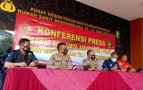 Aplikasi ini bisa memantau rute penerbangan. Koh G5ye07gipm