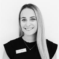 Natalie Iglesias's Instagram, Twitter & Facebook