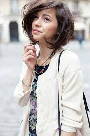 L'ideale per chi, oltre al crespo, ha dei capelli che tendono ad assumere una linea ondulata. Tagli Per Capelli Crespi Le Acconciature Piu Adatte