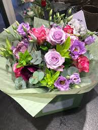 Realizza Il Tuo Bouquet Per Il Tuo Evento Speciale O Semplicemente Per Arredare La Tua Casa Con Delle Composizioni Flor Composizioni Floreali Bouquet Floreale