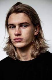 Voy a enseñarte 100+ cortes de pelo para hombre y al final del post te daré algunos consejos para conseguir ese corte de pelo que te realmente te favorece. Cortes De Pelo Largo 2021 Para Hombres Modaellos Com