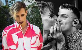 Achille lauro • 927 тыс. Achille Lauro E Boss Doms Ci Baciamo In Bocca Davanti A Tutta Italia Love You Spyit